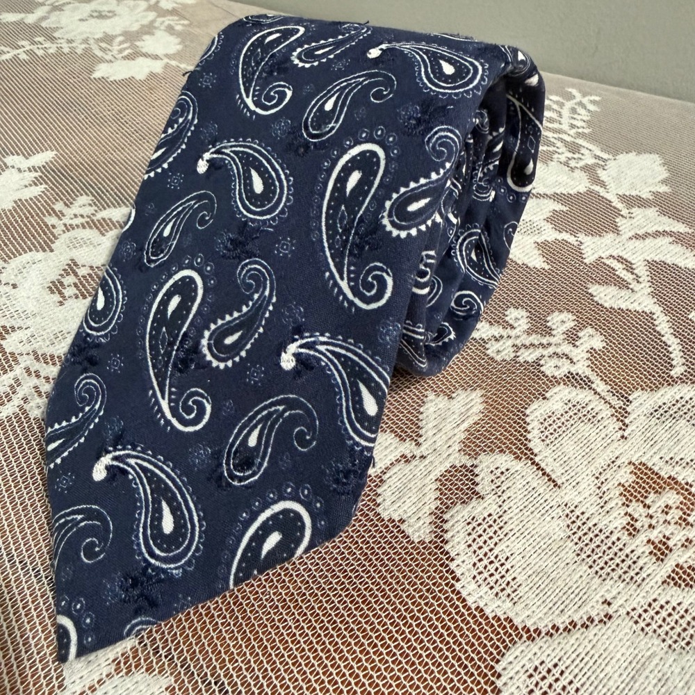NWT Dolcepunta Necktie Mens OS‎ Navy Blue Excellent Paisley Eyelet Cotton Italy
